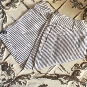 Vans shorts size 28